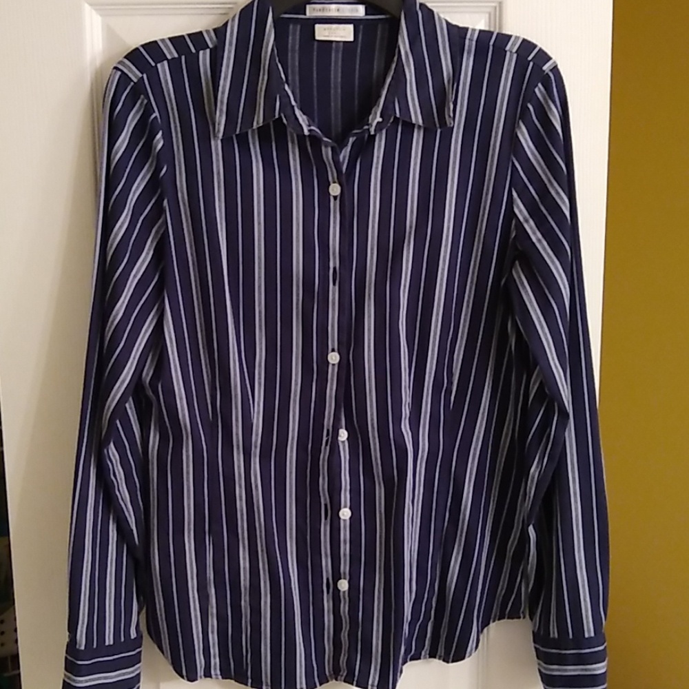 Van Heusen women's small long sleeve button down